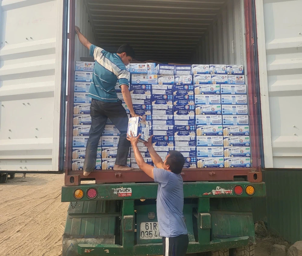 TP.HCM: Khởi tố cán bộ hải quan tiếp tay buôn lậu hơn 4.000 thùng sữa từ Mỹ