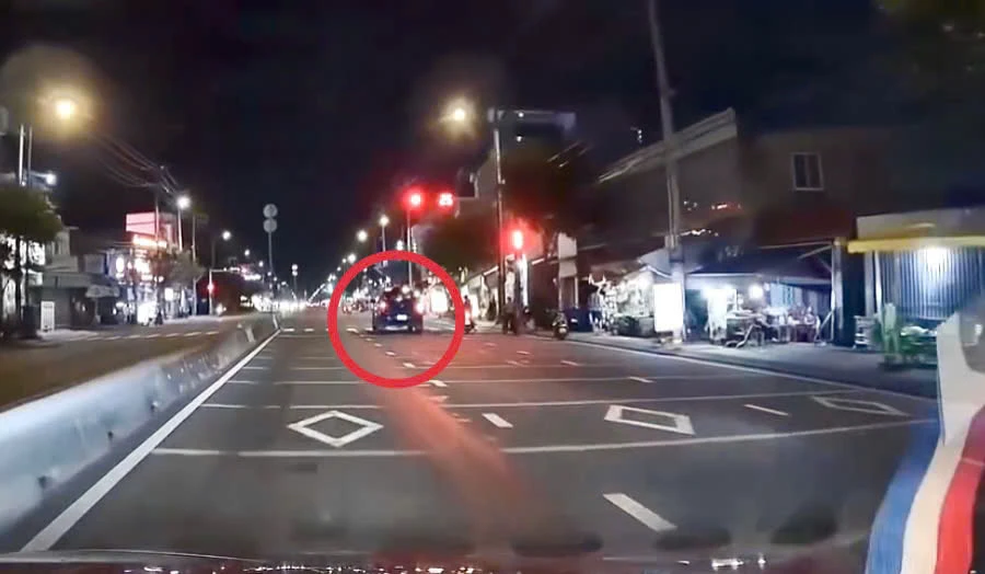 Vượt đèn đỏ ở Hóc Môn, tài xế ô tô bị phạt 19 triệu đồng