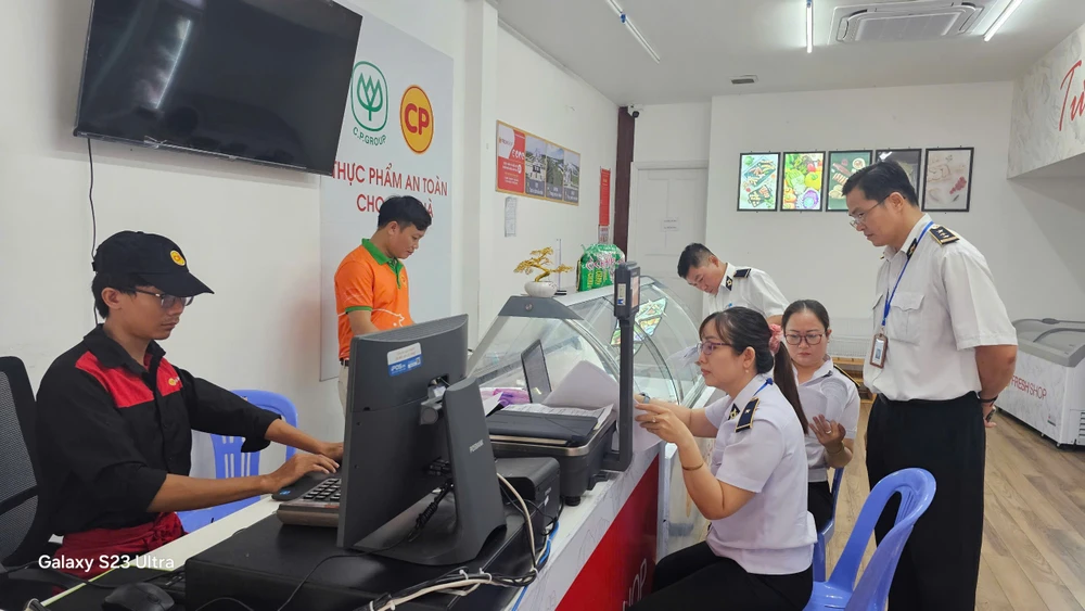 Bình Dương kiểm tra đột xuất các cửa hàng của Công ty C.P Việt Nam