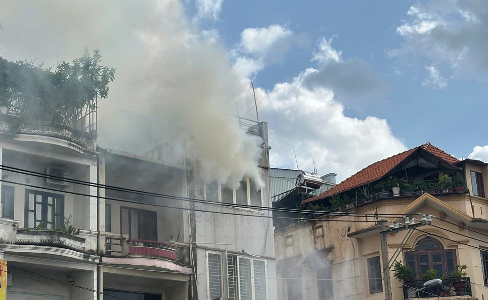 chay-lon-tai-nha-kinh-doanh-sam-o-quan-tan-binh-khoi-boc-nghi-ngut-tang-4 (2).jpg