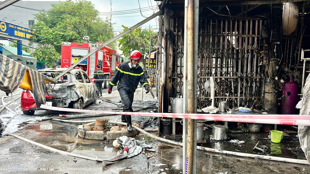 chay-lon-tiem-spa-o-tp-di-an-nhieu-tai-san-bi-thieu-rui (5).jpg