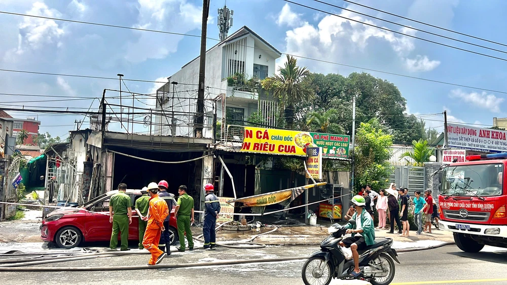 chay-lon-tiem-spa-o-tp-di-an-nhieu-tai-san-bi-thieu-rui (7).jpg