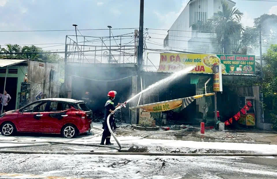 nguoi-dan-ong-tuoi-xang-doa-vo-lam-chay-tiem-spa-va-nhieu-tai-san-o-tp-di-an-noi-gi (11).jpg