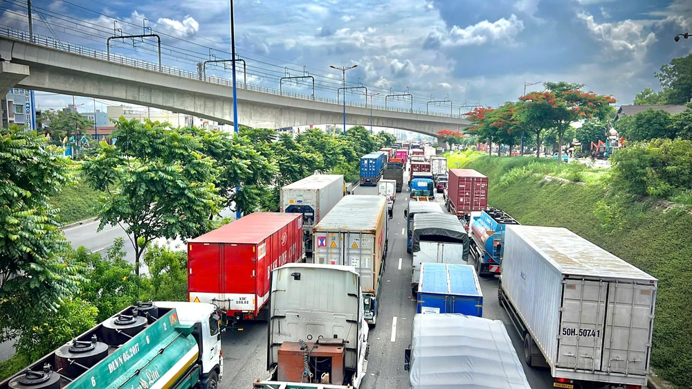 ket-xe-nghiem-trong-trong-nhieu-gio-o-cua-ngo-phia-dong-tp-hcm (2).jpg