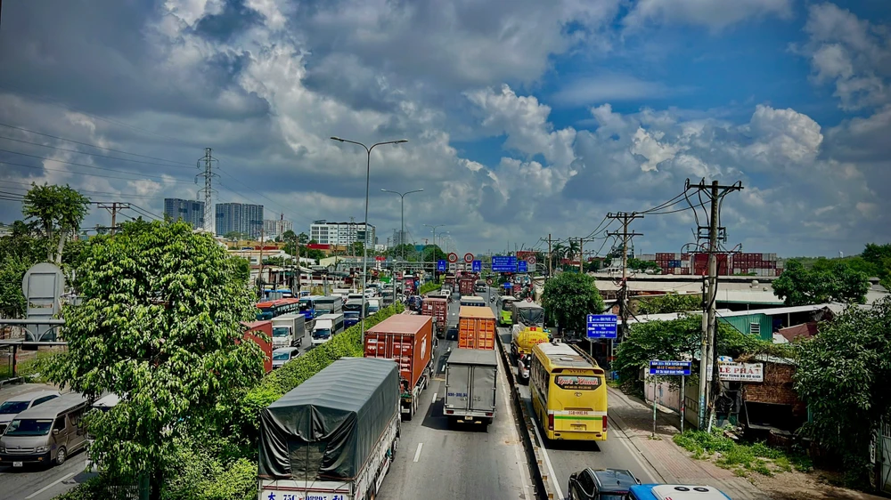 ket-xe-nghiem-trong-trong-nhieu-gio-o-cua-ngo-phia-dong-tp-hcm (4).jpg