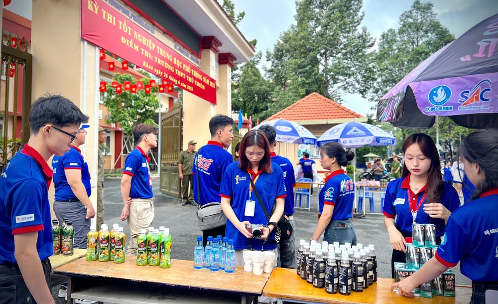 csgt-trien-khai-cac-to-cong-tac-ho-tro-thi-sinh-du-thi-thpt-quoc-gia-2025 (1).jpg