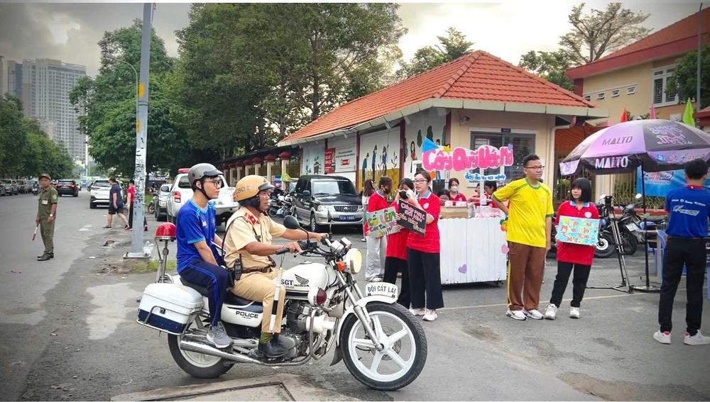 csgt-trien-khai-cac-to-cong-tac-ho-tro-thi-sinh-du-thi-thpt-quoc-gia-2025 (4).jpg