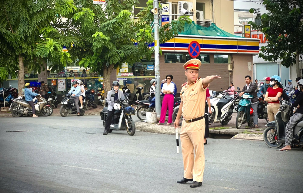 csgt-trien-khai-cac-to-cong-tac-ho-tro-thi-sinh-du-thi-thpt-quoc-gia-2025 (6).jpg