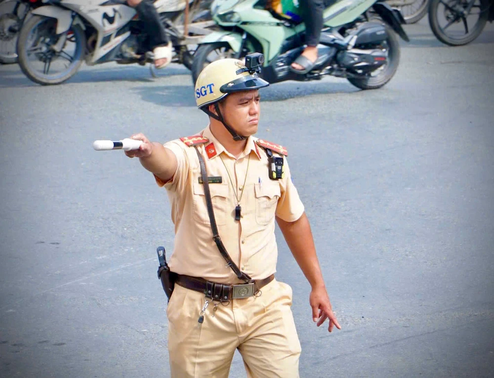 csgt-trien-khai-cac-to-cong-tac-ho-tro-thi-sinh-du-thi-thpt-quoc-gia-2025 (8).jpg