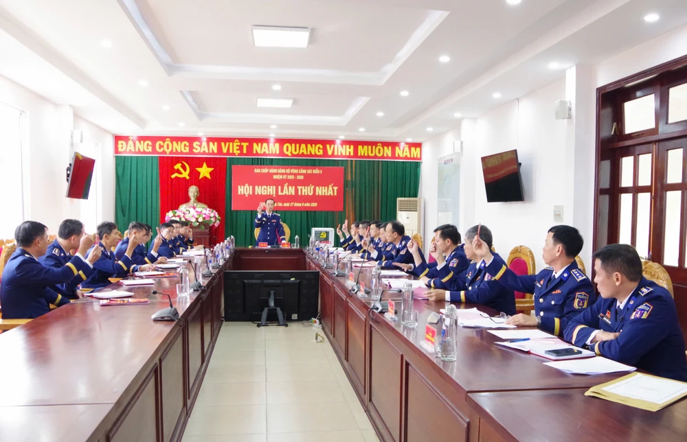 dai-hoi-dang-bo-vung-canh-sat-bien-3-lan-thu-vi-doan-ket-dan-chu-tri-tue (1).jpg