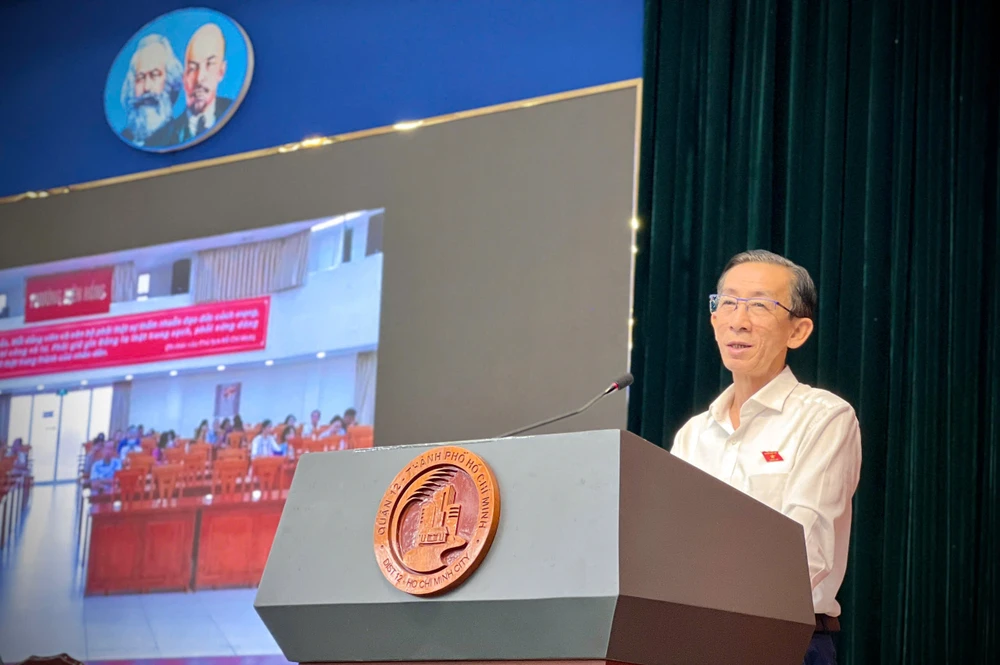 đại biểu Trần Hoàng Ngân