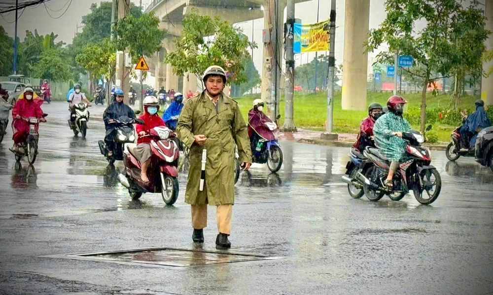 tp-hcm-csgt-trien-khai-nhieu-giai-phap-dam-bao-an-toan-giao-thong-trong-mua-mua (1).jpg