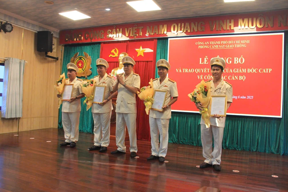 cong-bo-quyet-dinh-nhan-su-phong-csgt-cong-an-tp-hcm (4).jpg