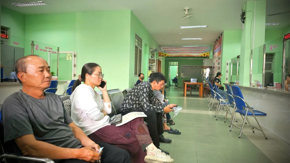 cong-an-phuong-tan-son-hoa-lay-nguoi-dan-lam-trung-tam-lay-su-hai-long-cua-nguoi-dan-lam-muc-tieu-phuc-vu (5).jpg