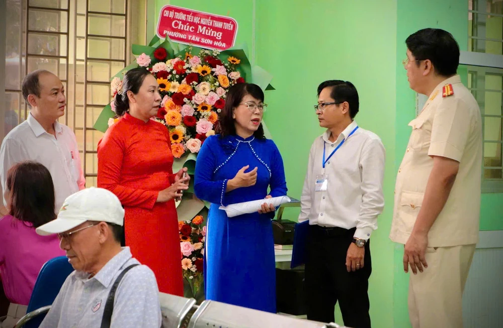 cong-an-phuong-tan-son-hoa-lay-nguoi-dan-lam-trung-tam-lay-su-hai-long-cua-nguoi-dan-lam-muc-tieu-phuc-vu (8).jpg