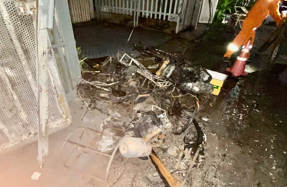 Hiện trường vụ cháy chung cư Độc Lập nằm trong hẻm 80 đường Đô Đốc Long (phường Phú Thọ Hòa, TP.HCM).