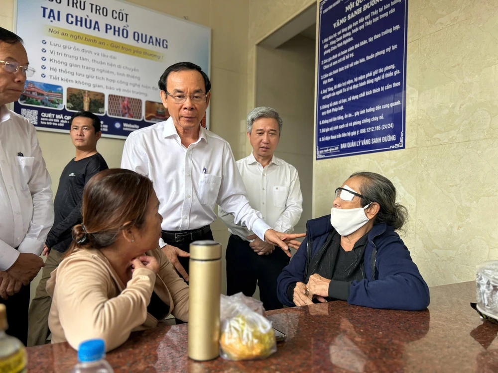 bi-thu-thanh-uy-tp-hcm-vieng-cac-nan-nhan-vu-chay-cu-xa-doc-lap (6).jpg