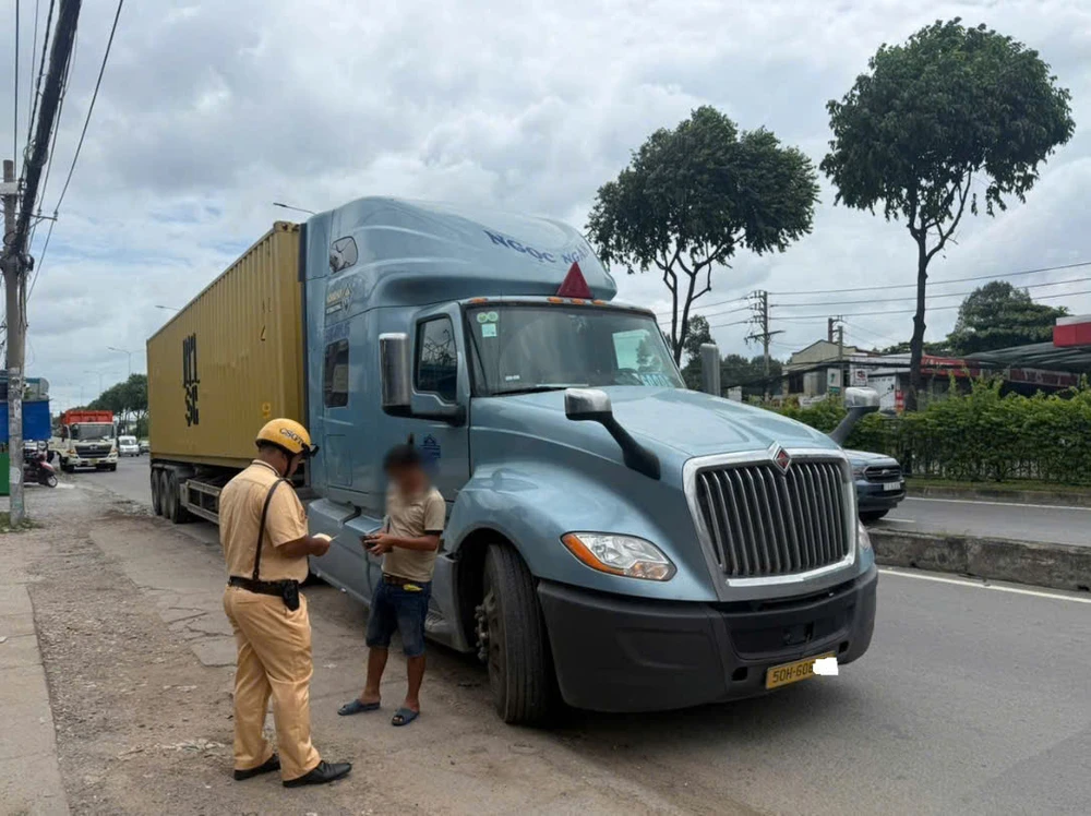 csgt-tp-hcm-xu-phat-hang-loat-xe-khach-xe-tai-thong-qua-camera-hanh-trinh (3).jpg