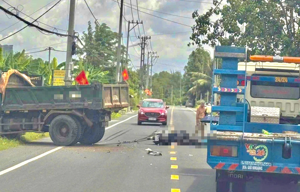 TP.HCM: Va chạm với xe ben, hai mẹ con tử vong thương tâm