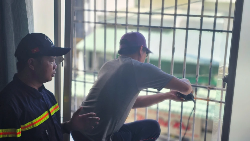 tp-hcm-thao-do-khung-sat-chuong-cop-mo-loi-thoat-hiem-thu-hai (1).jpg