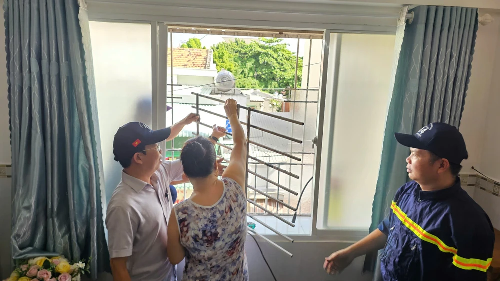 tp-hcm-thao-do-khung-sat-chuong-cop-mo-loi-thoat-hiem-thu-hai (11).jpg