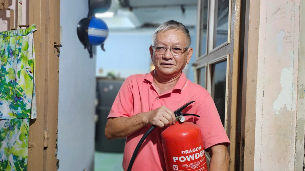 tp-hcm-thao-do-khung-sat-chuong-cop-mo-loi-thoat-hiem-thu-hai (14).jpg