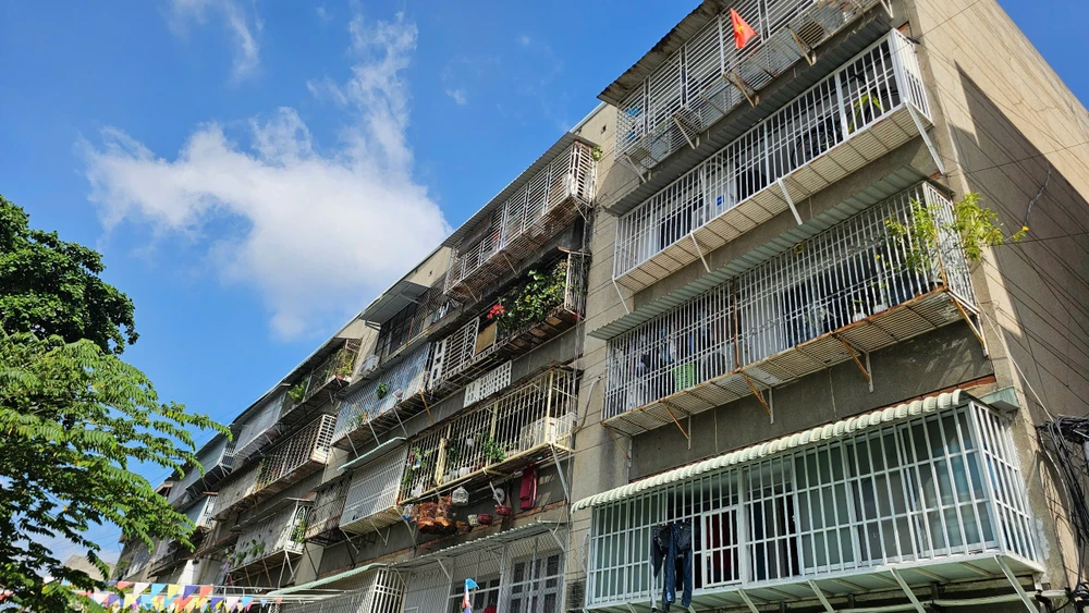 tp-hcm-thao-do-khung-sat-chuong-cop-mo-loi-thoat-hiem-thu-hai (16).jpg