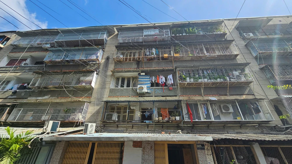 tp-hcm-thao-do-khung-sat-chuong-cop-mo-loi-thoat-hiem-thu-hai (18).jpg