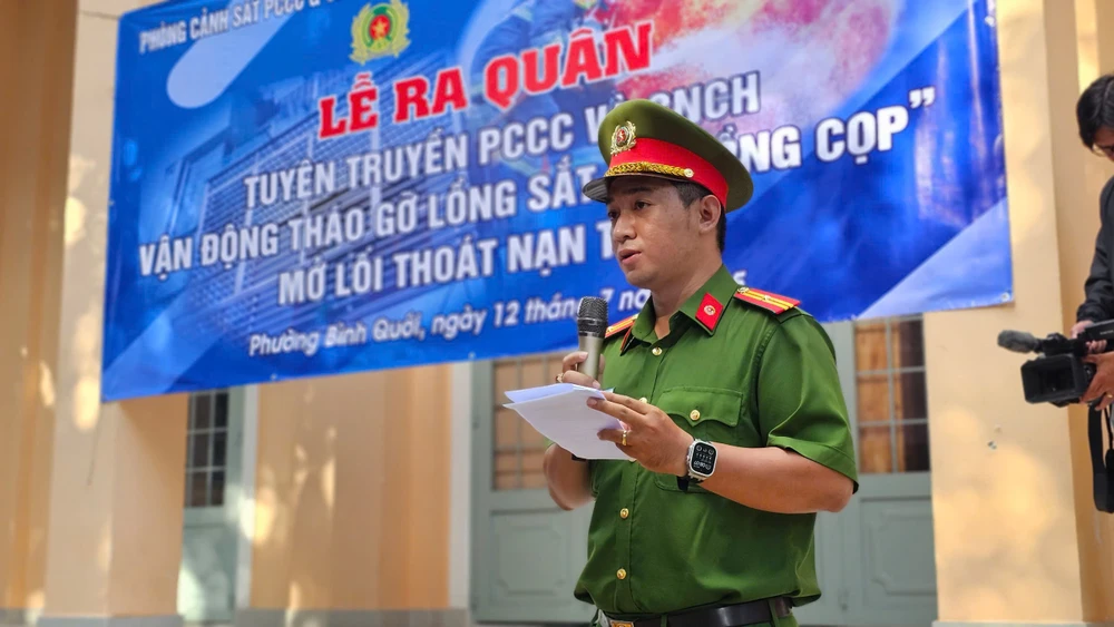 TP.HCM: Tháo dỡ khung sắt 'chuồng cọp', mở lối thoát hiểm thứ hai