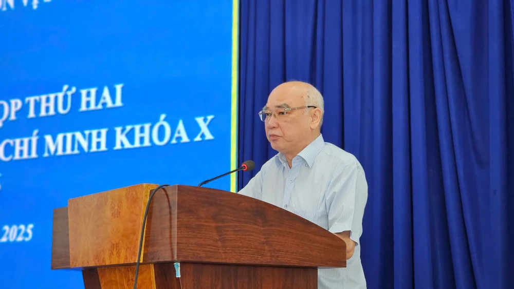 cu-tri-tp-hcm-buc-xuc-vi-duong-hu-ngap-nang-khi-mua-lon-va-trieu-cuong (3).jpg