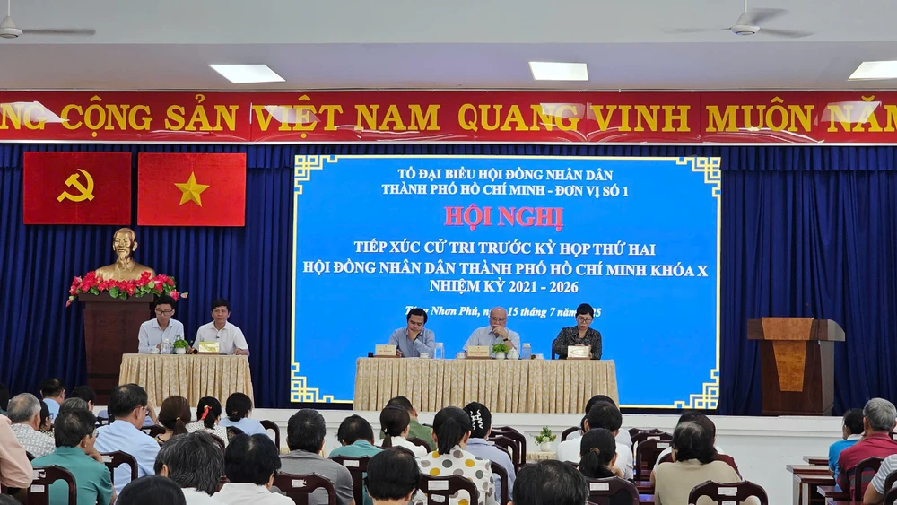 Cử tri TP.HCM bức xúc vì đường hư, ngập nặng khi mưa lớn và triều cường