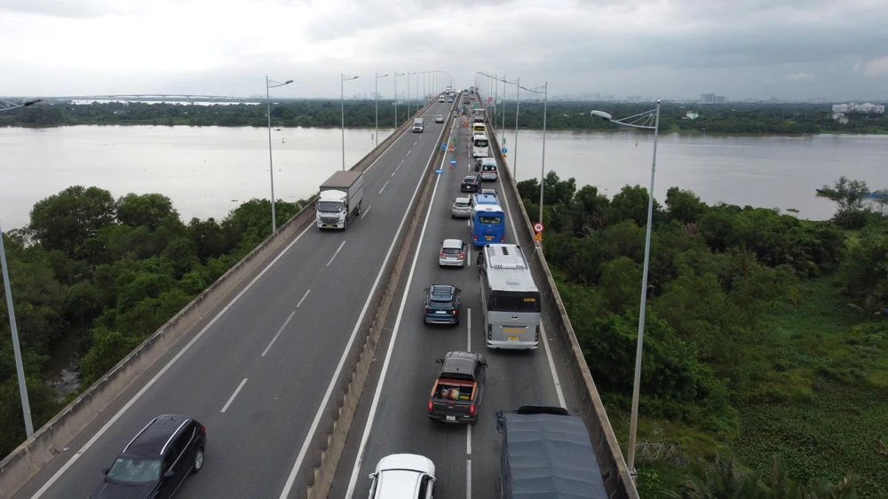 nguyen-nhan-ket-xe-nghiem-trong-tren-cao-toc-tp-hcm-long-thanh-dau-giay (2).jpg