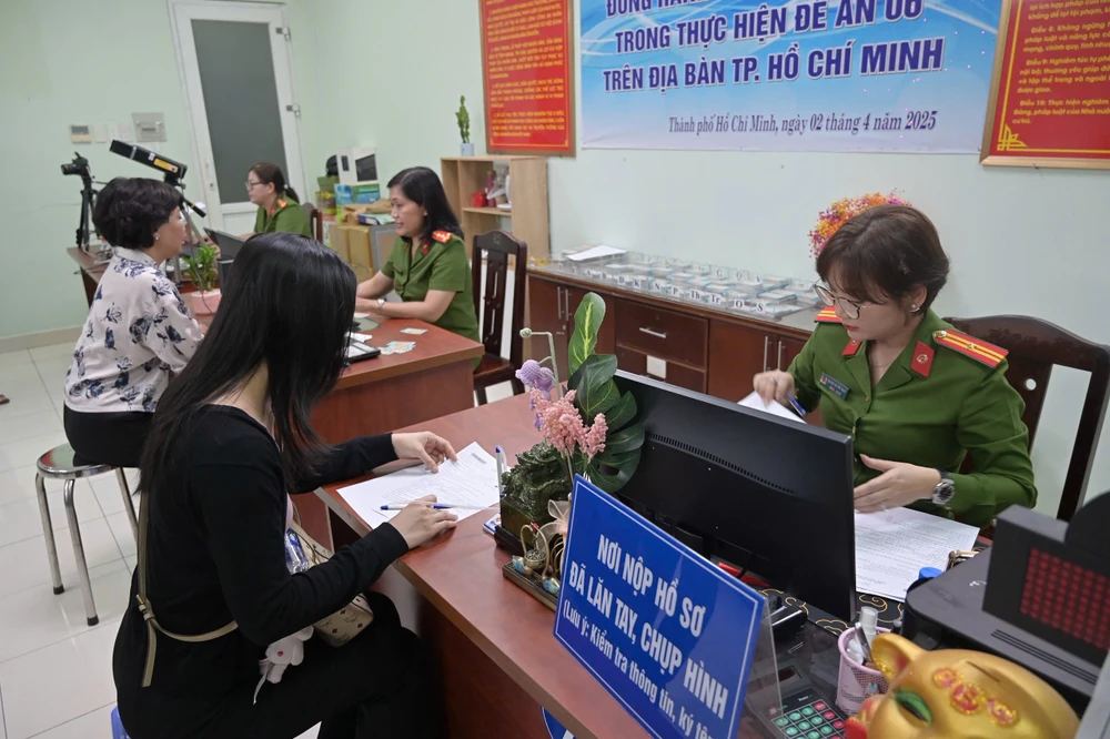 co-bat-buoc-doi-can-cuoc-cong-dan-sau-khi-sap-nhap-don-vi-hanh-chinh-hay-khong (1).jpg