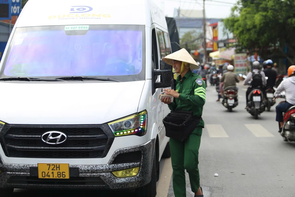 ne-ket-xe-cao-toc-tai-xe-do-ve-pha-cat-lai-van-khong-thoat-khoi-un-u (3).jpg