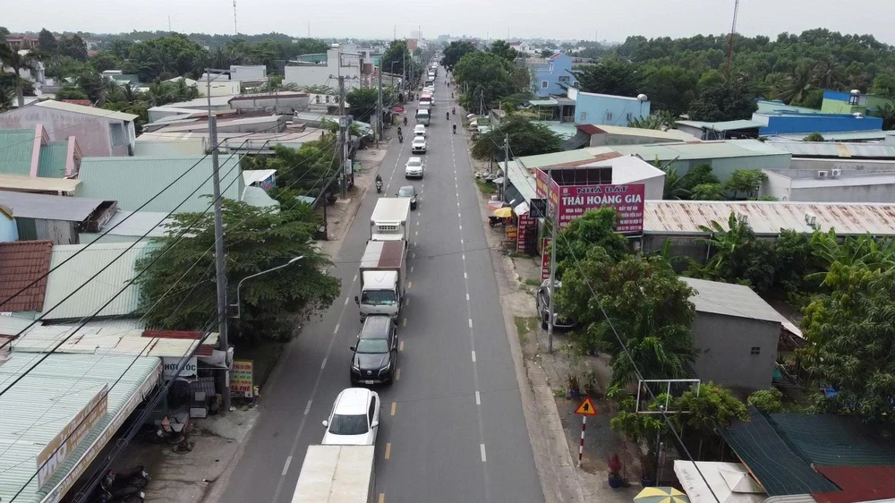 ne-ket-xe-cao-toc-tai-xe-do-ve-pha-cat-lai-van-khong-thoat-khoi-un-u (4).jpg