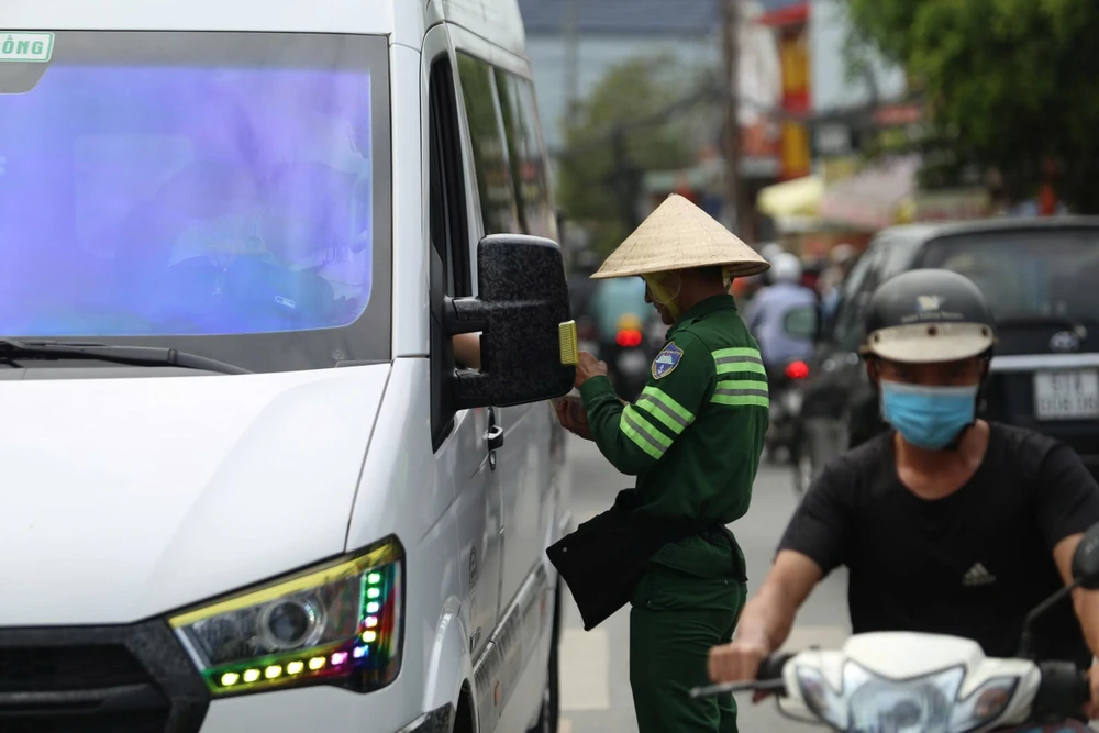 ne-ket-xe-cao-toc-tai-xe-do-ve-pha-cat-lai-van-khong-thoat-khoi-un-u (5).jpg