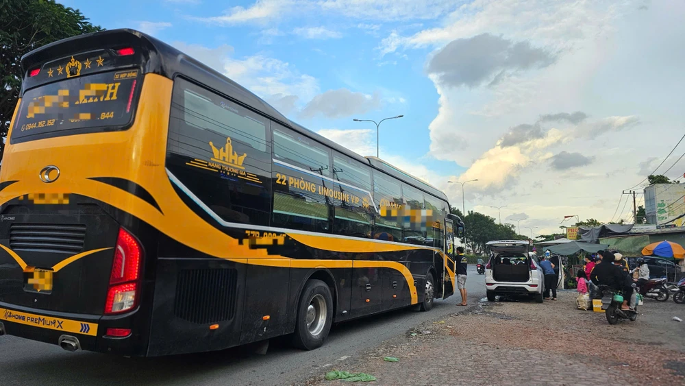 tp-hcm-don-tra-khach-sai-quy-dinh-hang-loat-xe-khach-bi-phat-tren-duong-do-muoi (5).jpg