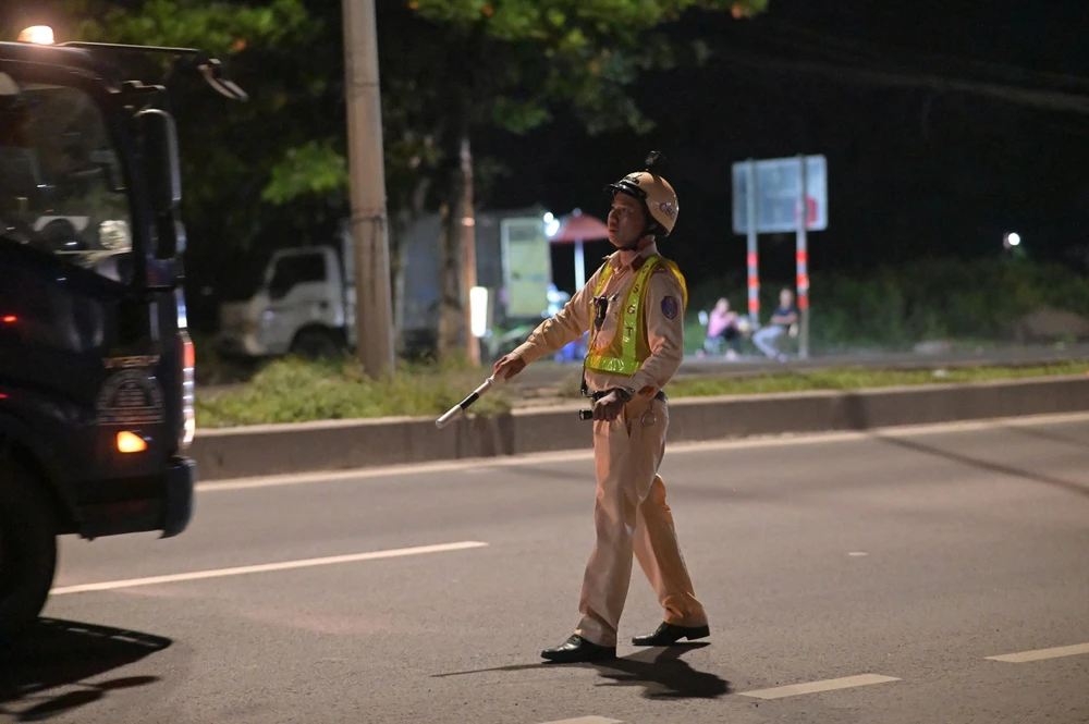 tp-hcm-tim-cho-di-ve-sinh-tai-xe-o-to-vuot-qua-36km-h-toc-do-toi-da-cho-phep-tren-duong-le-quang-dao (2).jpg