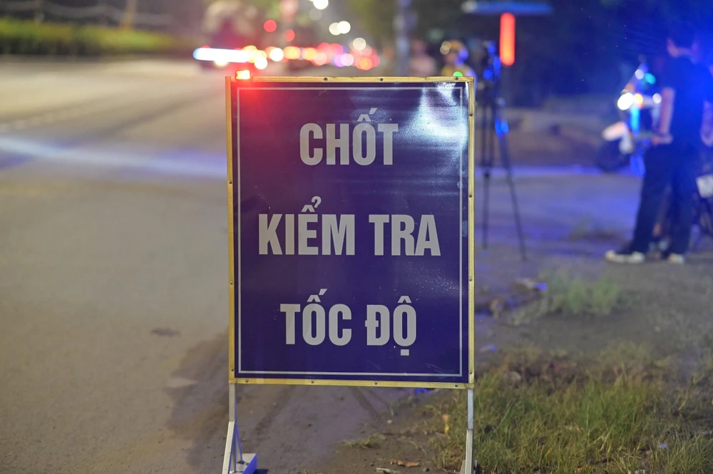 tp-hcm-tim-cho-di-ve-sinh-tai-xe-o-to-vuot-qua-36km-h-toc-do-toi-da-cho-phep-tren-duong-le-quang-dao (3).jpg