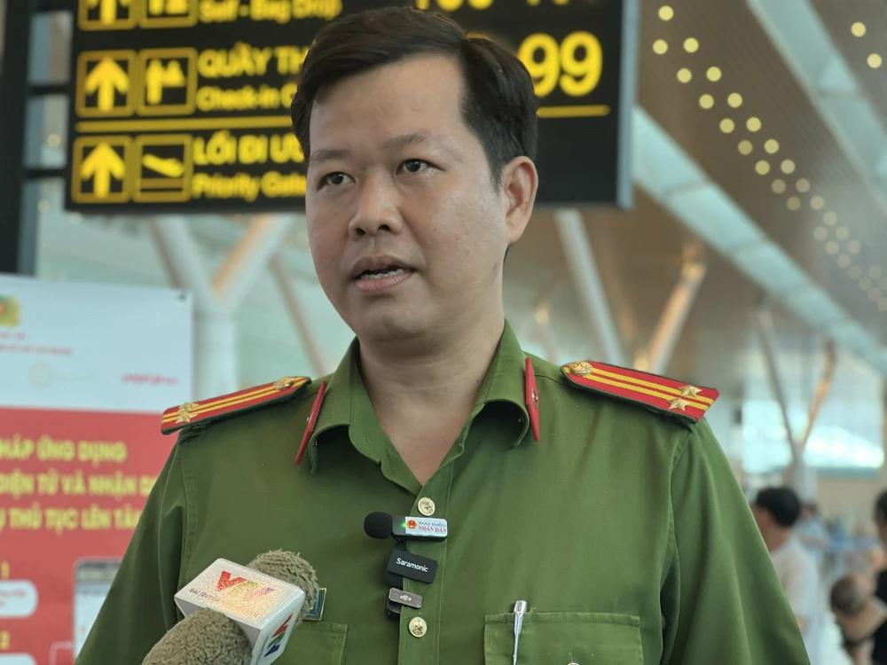 hanh-khach-chi-can-vneid-nhan-dien-khuon-mat-de-lam-thu-tuc-tai-ga-t3-san-bay-tan-son-nhat (4).jpg