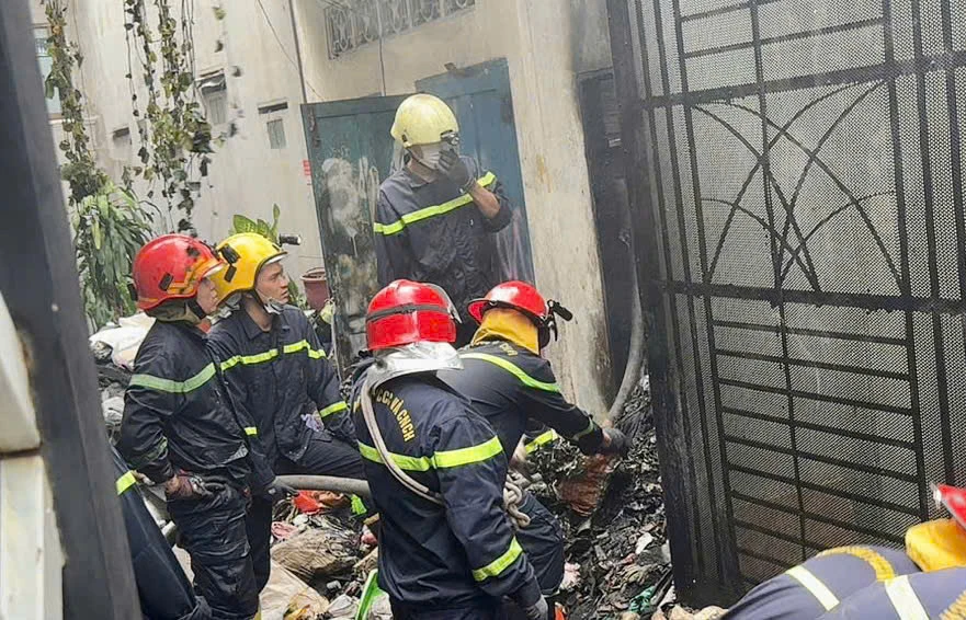 chay-nha-luc-rang-sang-hai-phu-nu-duoc-cuu-kip-thoi (1).jpg