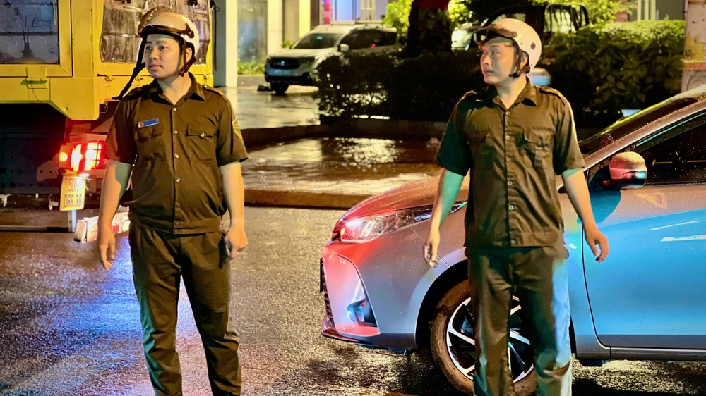 tp-hcm-nhieu-nha-dan-chim-trong-bien-nuoc-sau-con-mua-lon-keo-dai (9).jpg