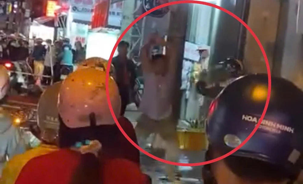 TP.HCM: Xác minh clip hai người đàn ông cầm gậy rượt đánh nhau trên đường Tô Ngọc Vân