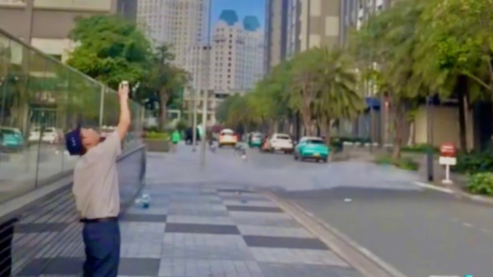 TP.HCM: Nam thanh niên ném 3 bình nước loại 20 lít từ tầng 26 chung cư