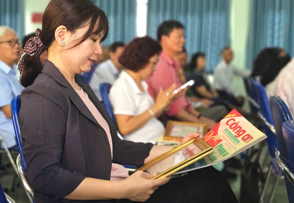 cong-an-phuong-tan-son-hoa-la-chan-vung-chac-giua-long-dan (6).jpg