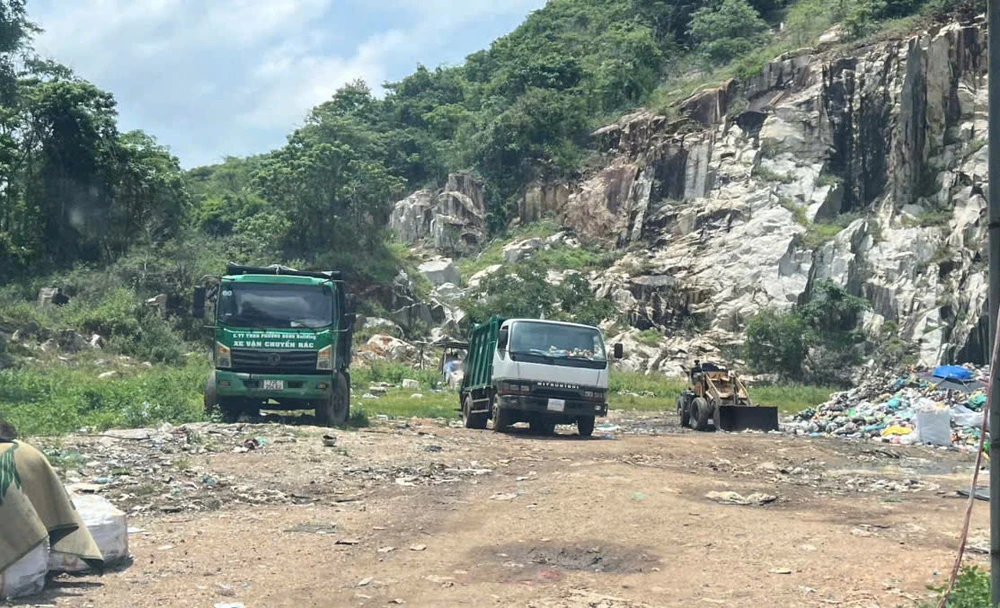 tp-hcm-bat-giam-doc-cong-ty-do-trom-600-tan-rac-gay-o-nhiem-moi-truong (3) - Copy.jpg