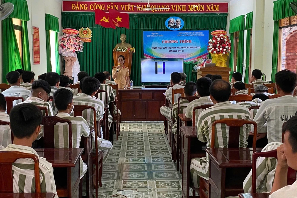 TP.HCM: Hơn 300 phạm nhân được phổ biến luật giao thông trước khi đặc xá