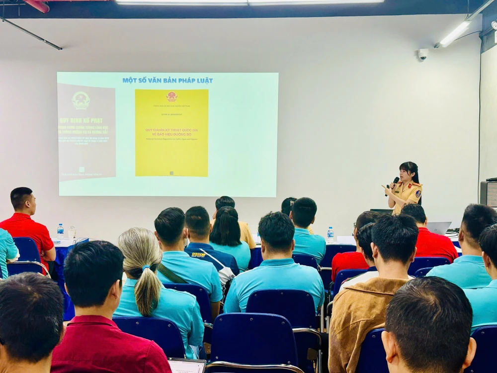 tai-xe-xanh-sm-ky-cam-ket-nghiem-chinh-chap-hanh-luat-giao-thong (2).jpg