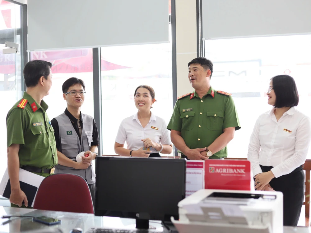 cong-an-phuong-thu-duc-tp-hcm-gan-nut-bi-mat-chong-cuop-o-nhieu-noi (1).jpg