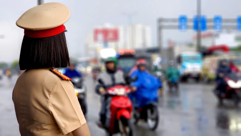 giao-thong-un-u-mua-lon-giang-duong-nguoi-dan-ve-que-nghi-le-2-9 (1).jpg